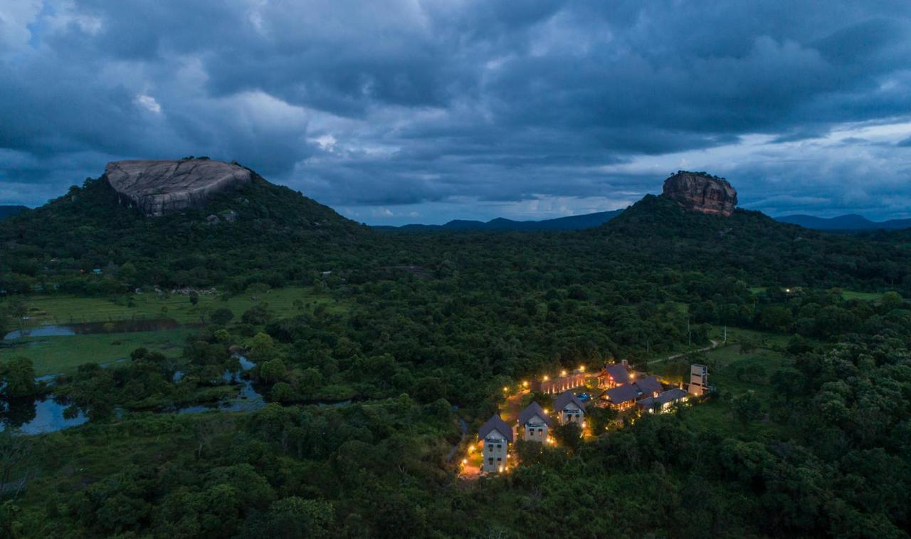 Roo Mansala Boutique Villas Szigirija Kültér fotó